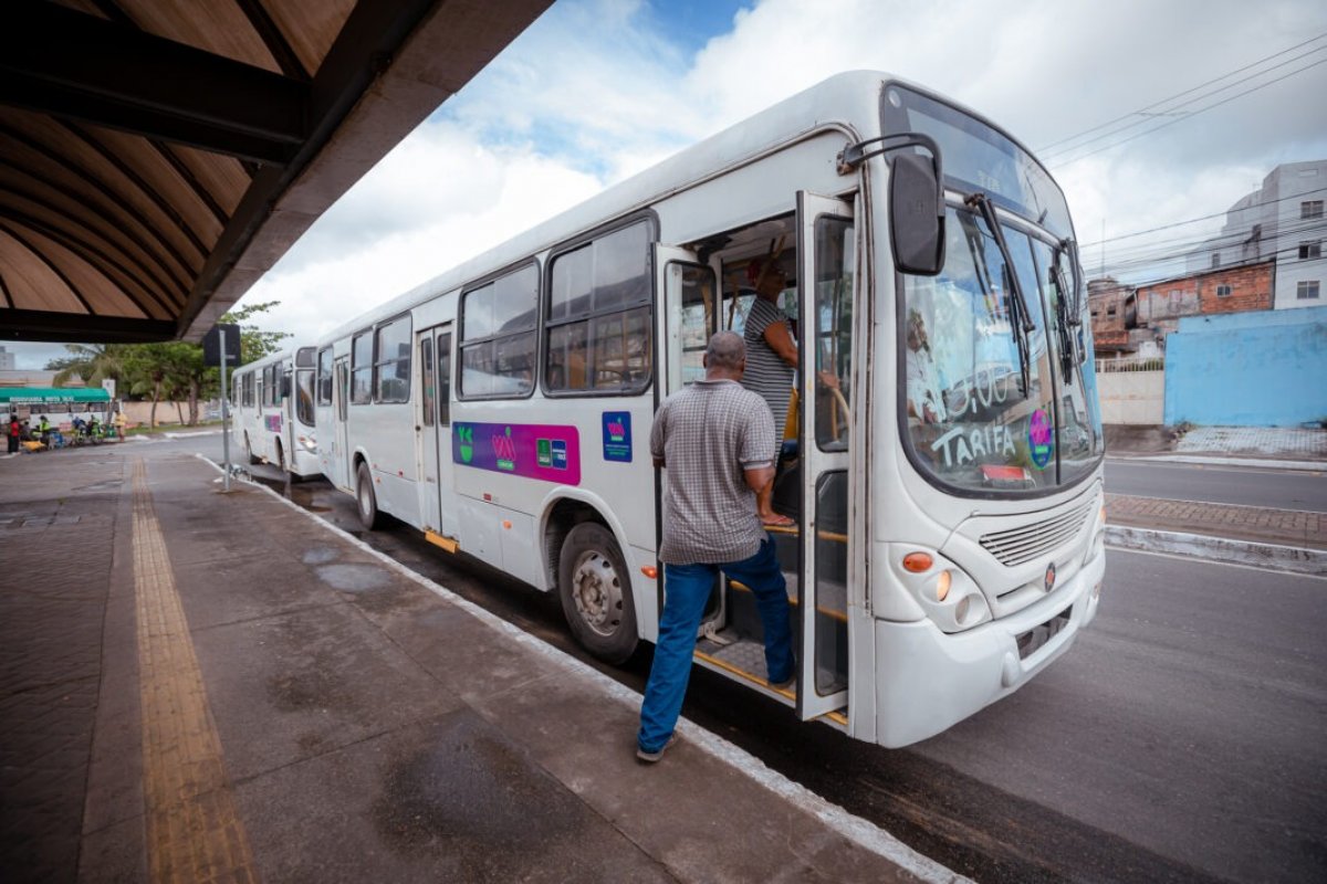Prefeitura de Camaçari não renova contratos com empresas e moradores ficam sem ônibus