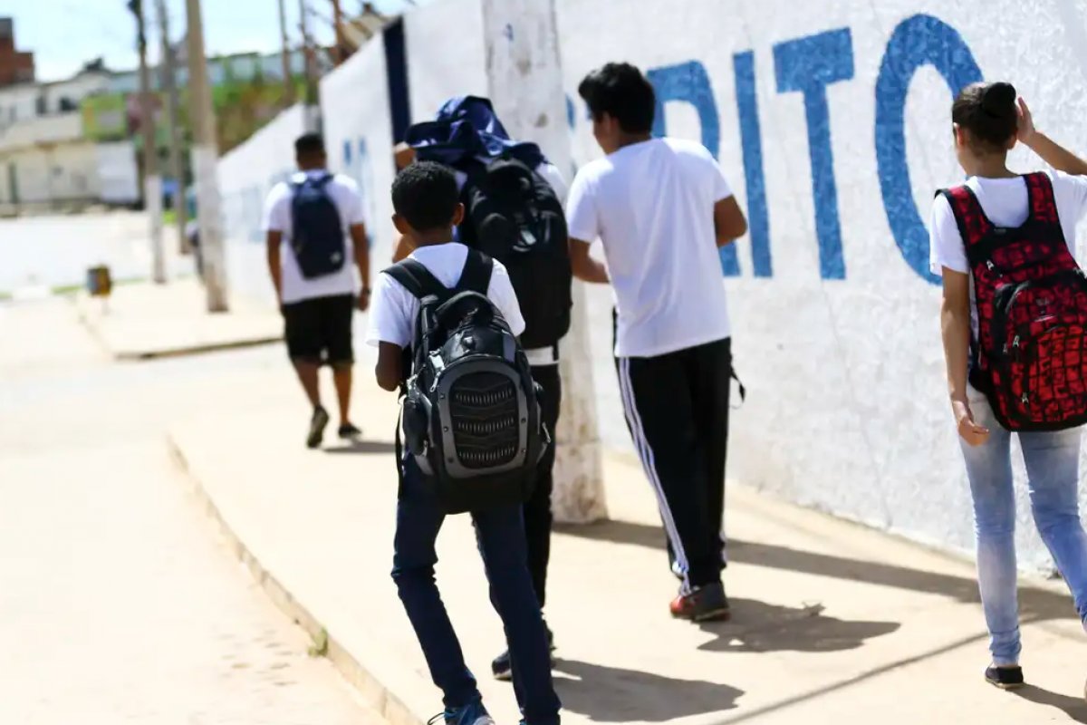Estudo afirma que os jovens com baixa renda expostos à violência tem maior risco de internação psiquiátrica 