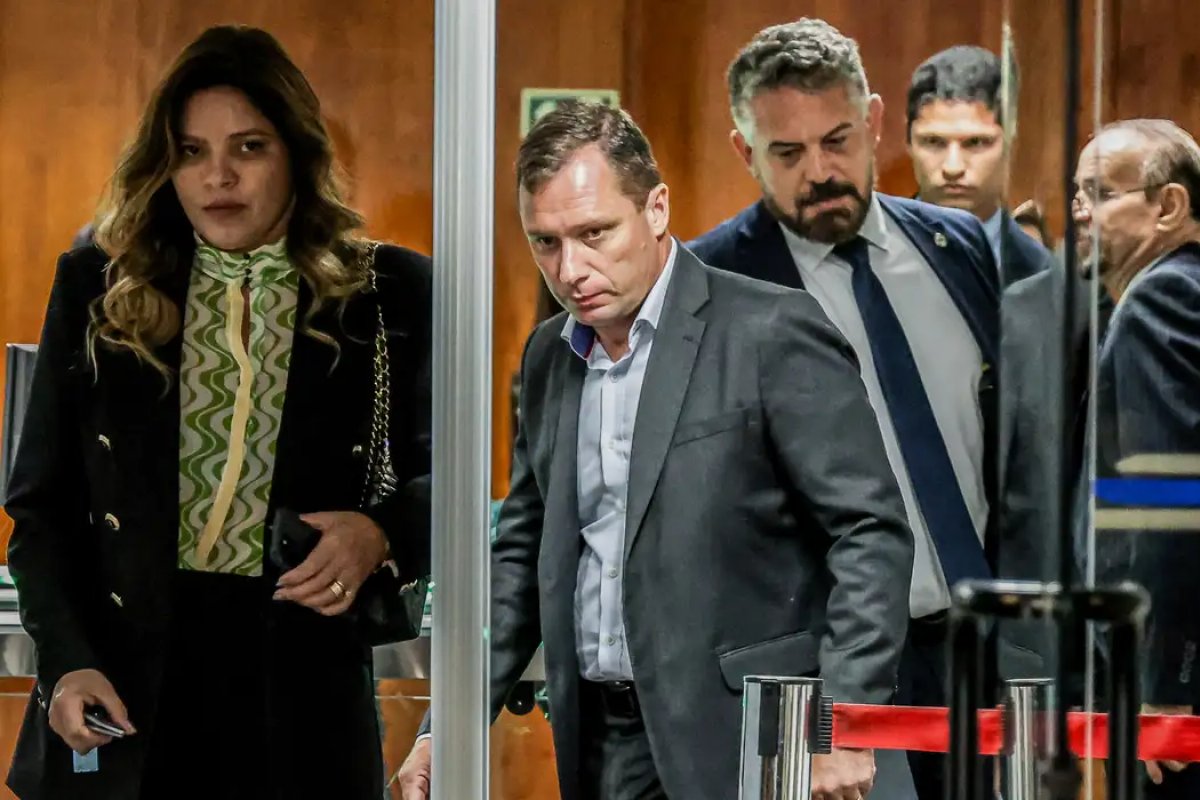 Alexandre de Moraes mantém sigilo na delação de Mauro Cid