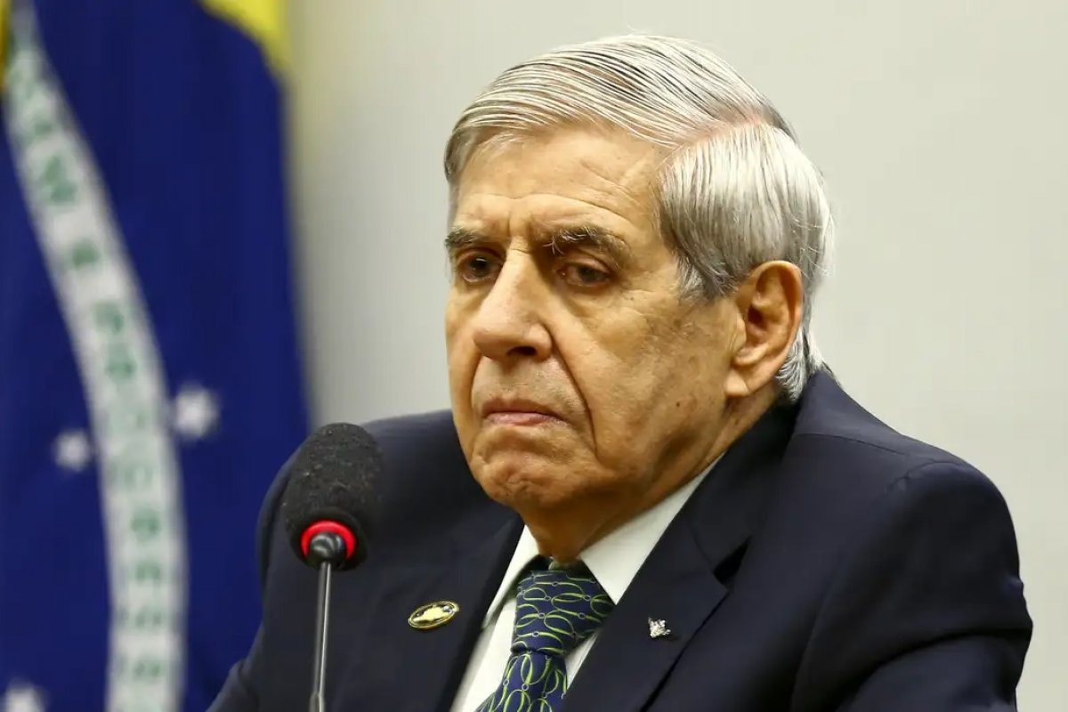 Anotações apreendidas com Heleno indicam uso da AGU para barrar investigações da PF