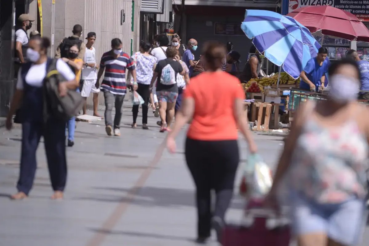Expectativa de vida sobe para 76,4 anos no Brasil, aponta IBGE 