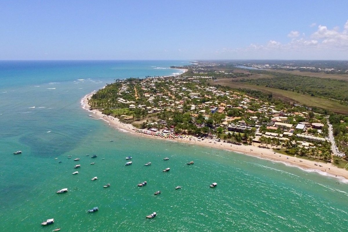 Destinos no litoral norte e sul da Bahia têm ocupação de mais de 90% para a virada do ano 