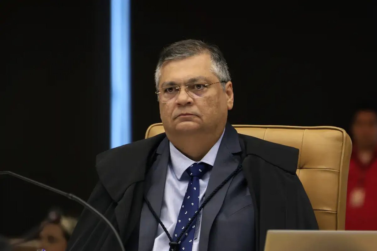 Flávio Dino autoriza pagamentos de emendas parlamentares com ressalvas 