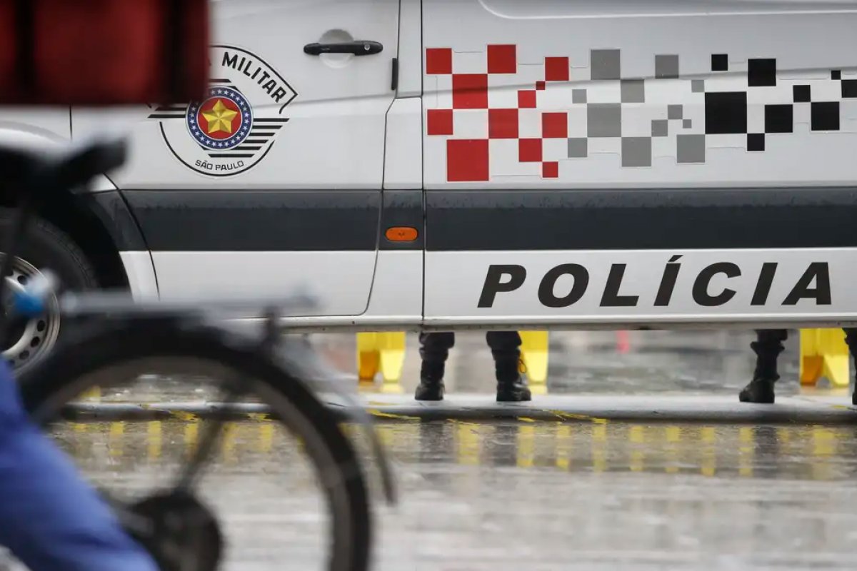 Justiça Militar decreta prisão de PM que atirou homem de ponte em SP