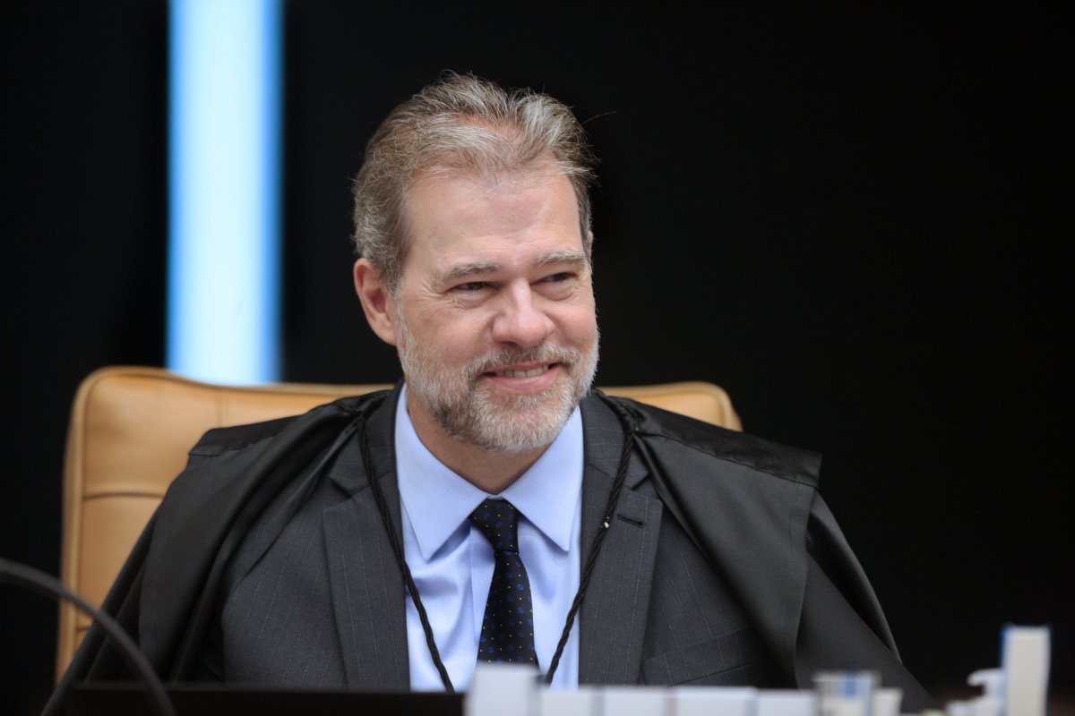 Toffoli brinca que multas contra o X foram "muito leves"; Moraes deve rever a punição