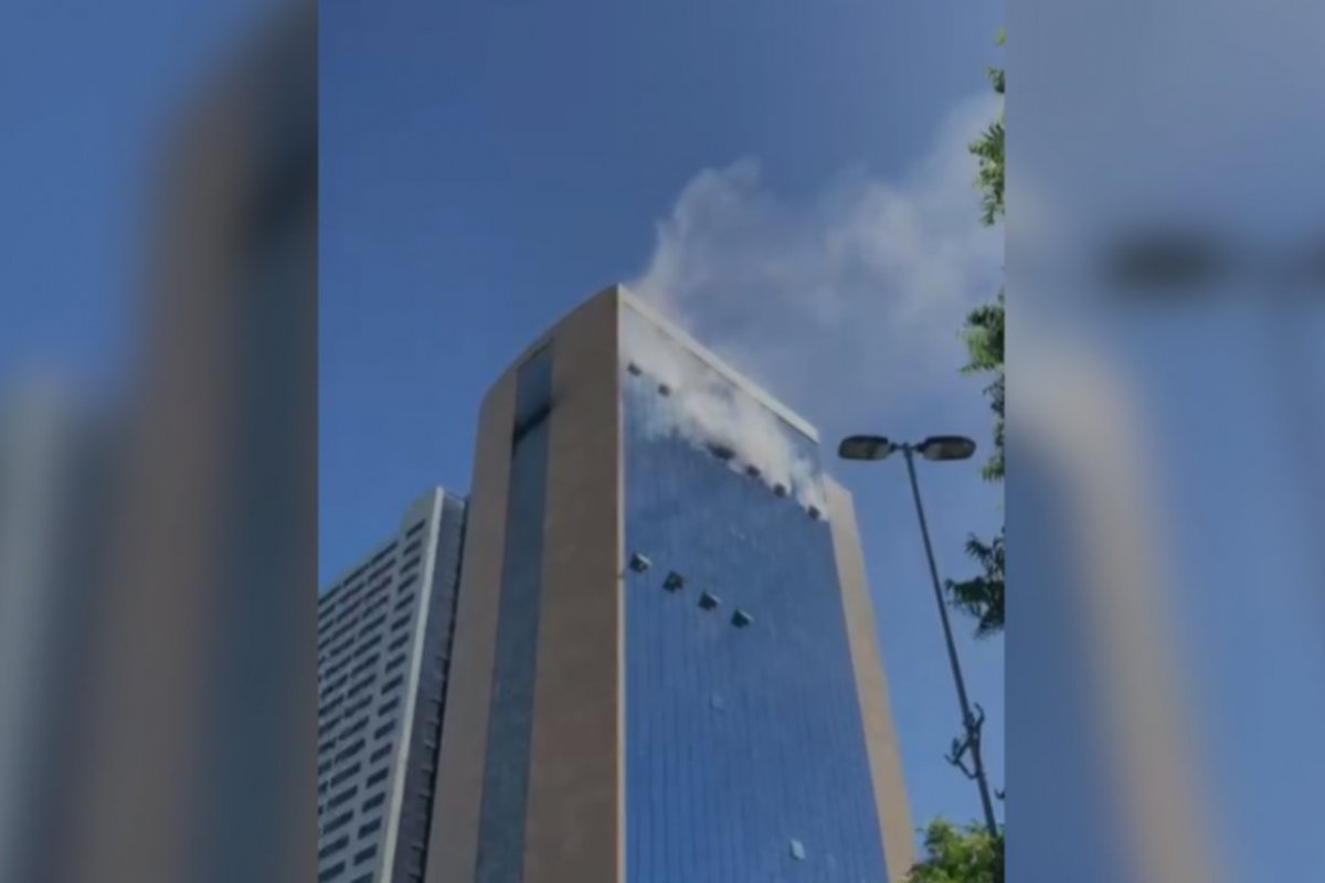 Incêndio atinge 22º andar no Edifício Thomé de Souza em Salvador
