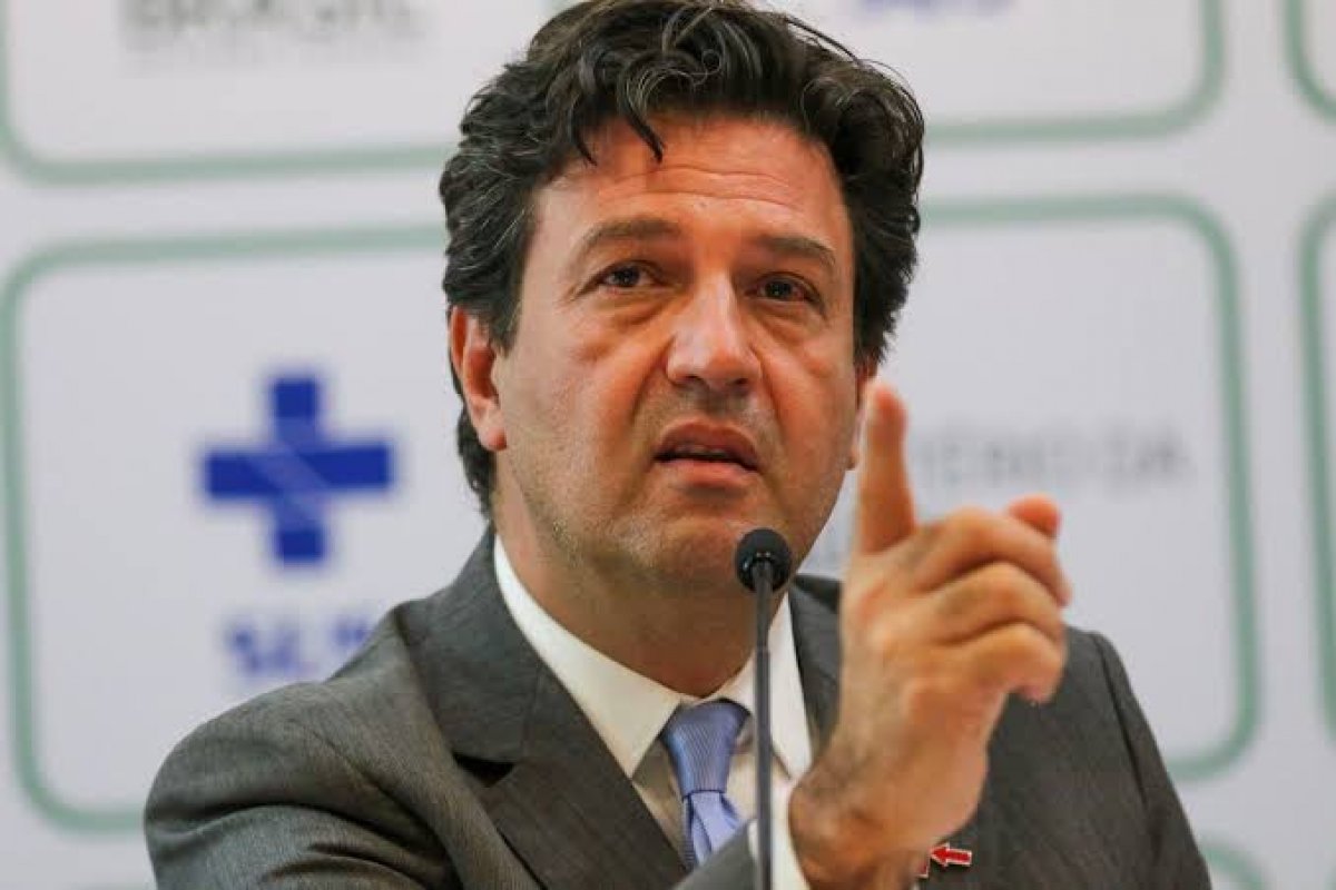 Ministro da Saúde diz que quarentena do coronavírus no Brasil deve ser em base militar