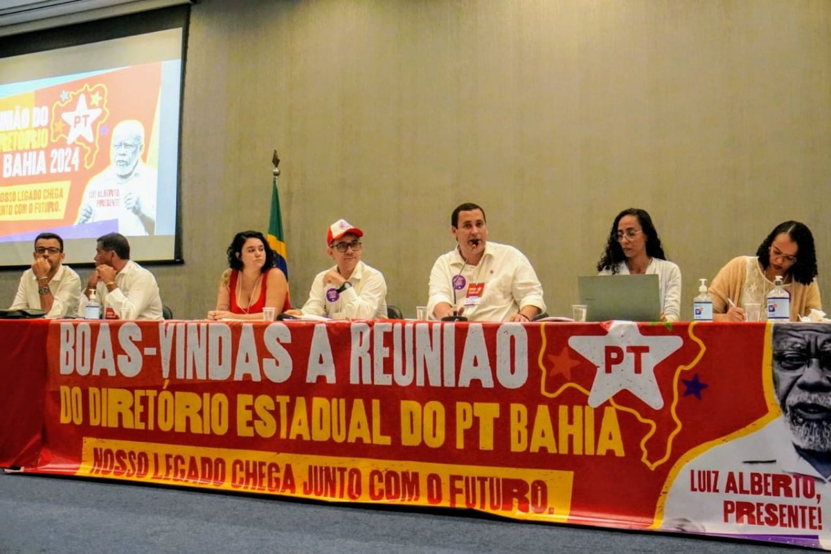 Última reunião do PT Bahia avalia projetos para o crescimento em 2026
