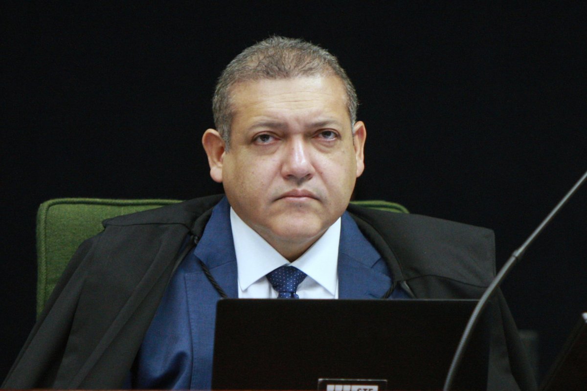 Nunes Marques vota para manter Moraes em relatoria de inquéritos contra Bolsonaro 