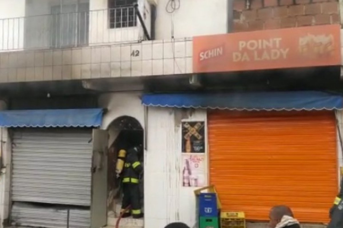 Incêndio atinge estabelecimento comercial no bairro da Federação, em Salvador 