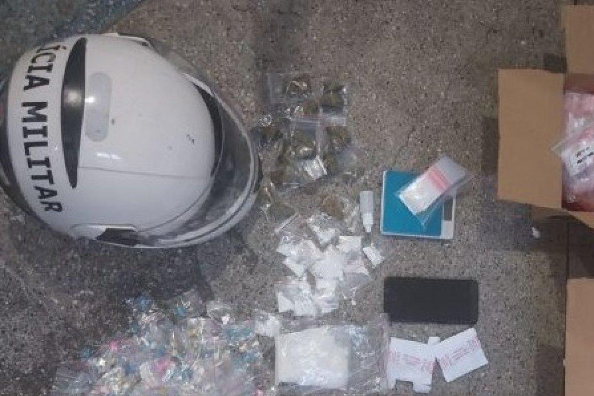 PM desmonta laboratório de droga no bairro de Ondina, em Salvador 