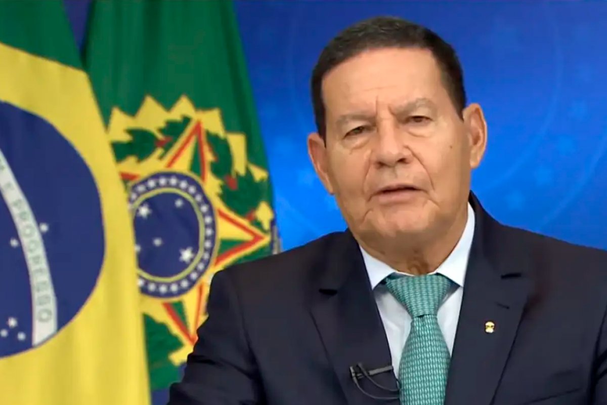 Mourão diz que solicitará autorização ao STF para visitar Braga Netto