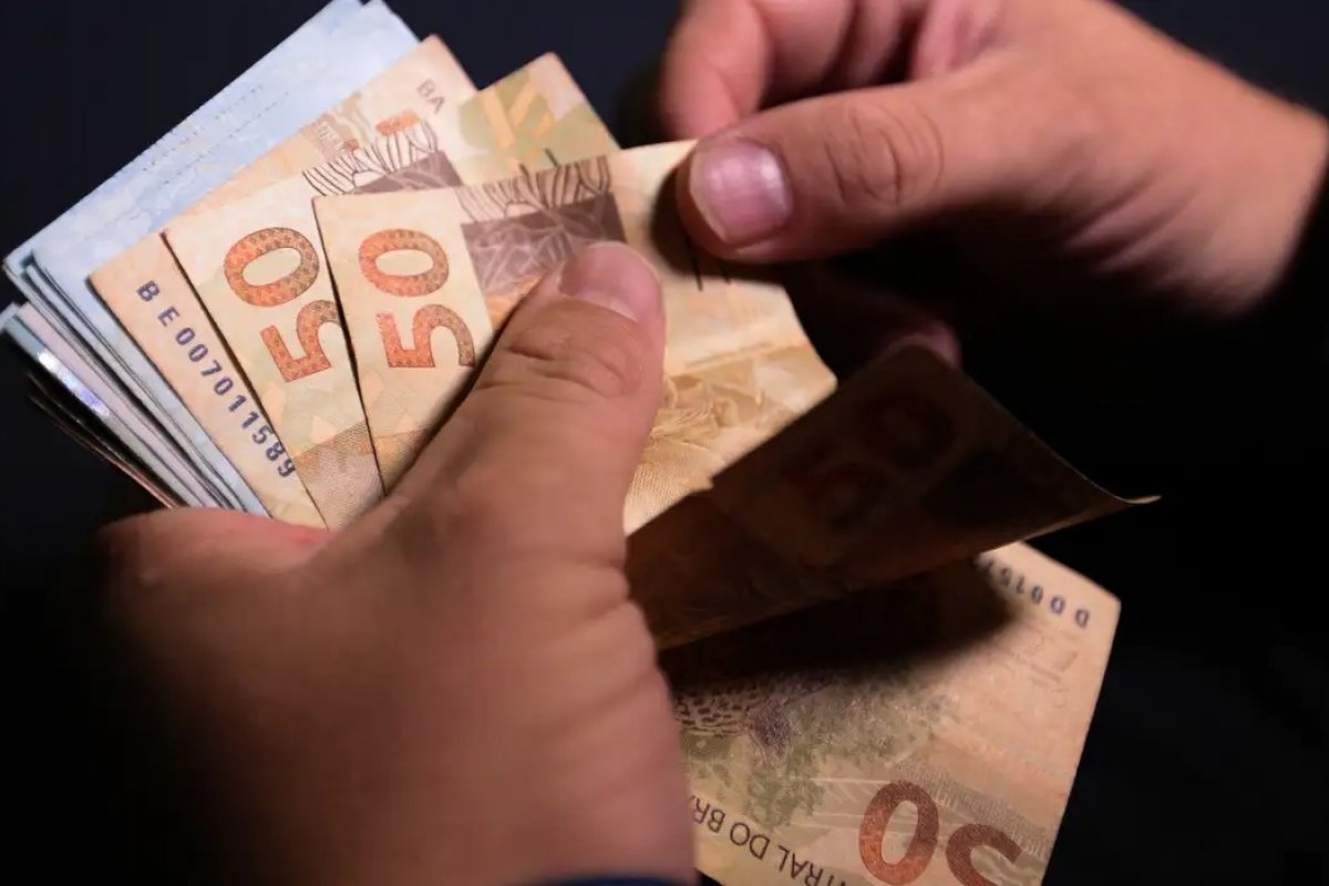 Prazo para pagamento da segunda parcela do 13º salário termina nesta sexta-feira (20)