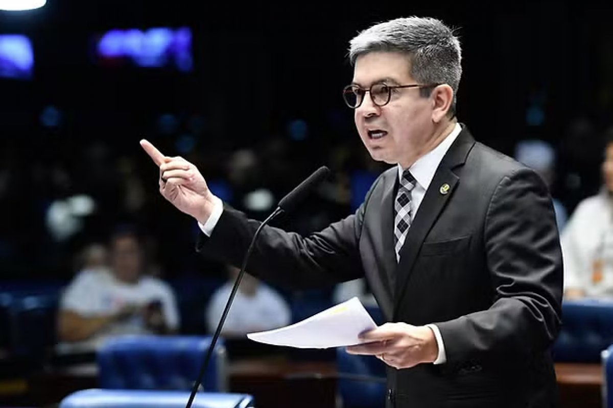 Líder do governo confirma que votação do Orçamento ficará para 2025 