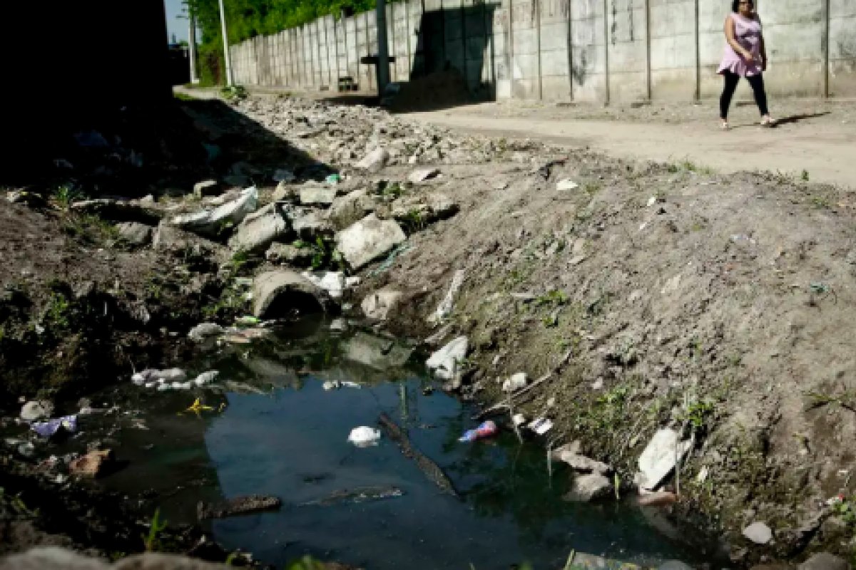 Pesquisa mostra que 1,476 milhões de lares no Brasil não tem banheiro 
