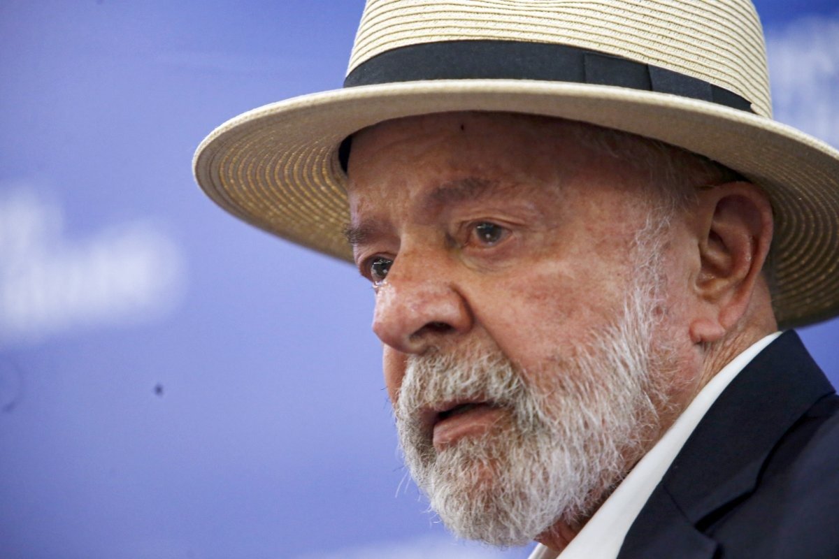 Lula reúne ministros e enfrenta pressão da Câmara antes de reforma ministerial