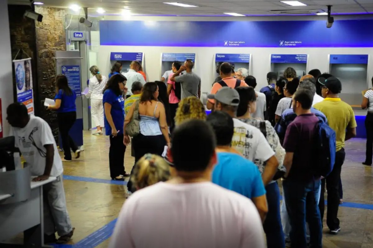 Bancos terão ajustes nos horários de funcionamento durante período do Natal e fim de ano 