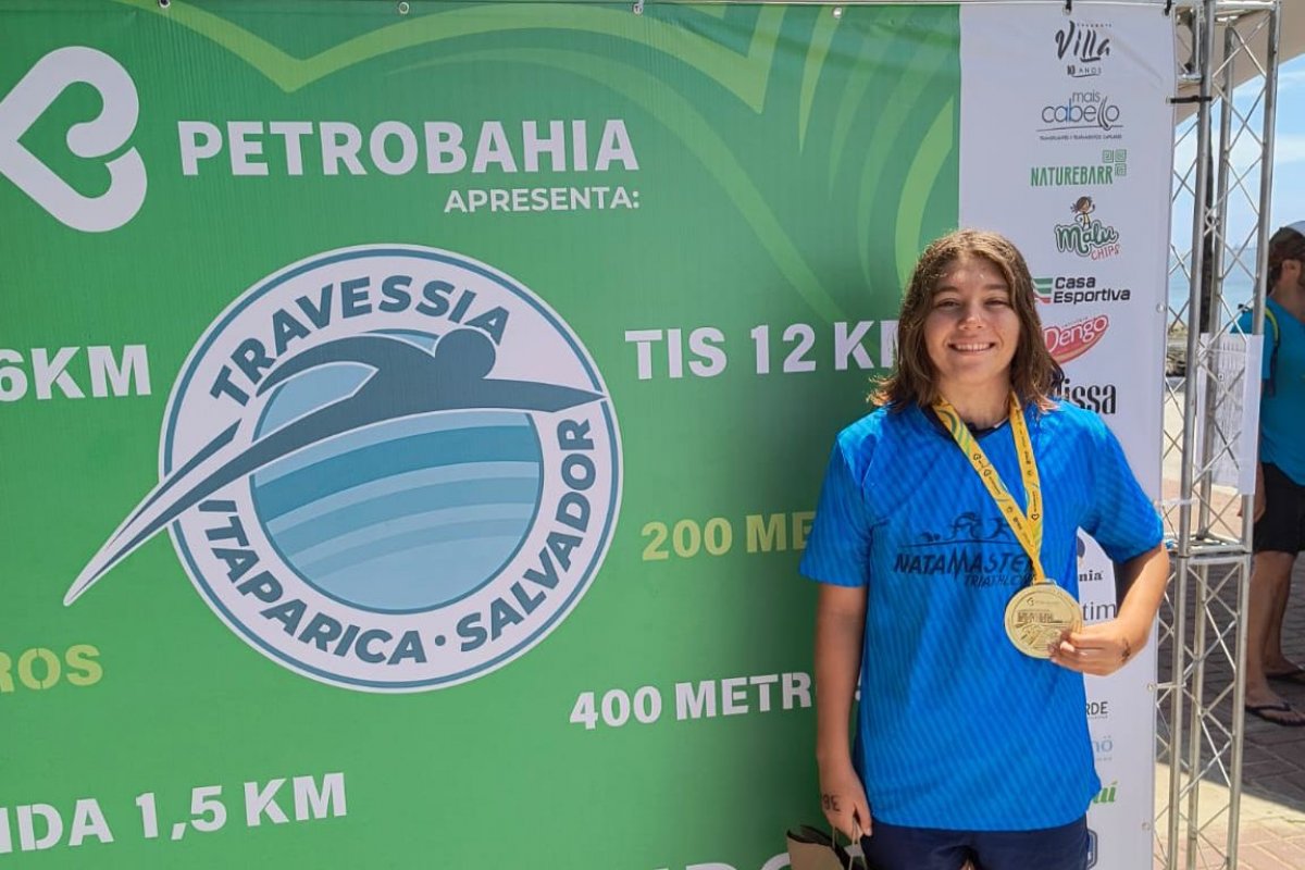 Ísis Tito conquista primeiro lugar na travessia Itaparica-Salvador categoria infantil 2