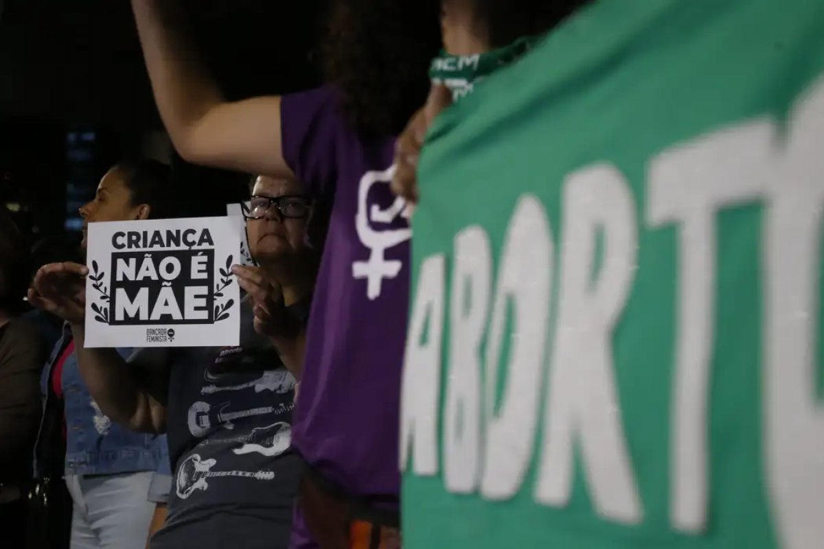 Juiz suspende resolução do governo sobre aborto