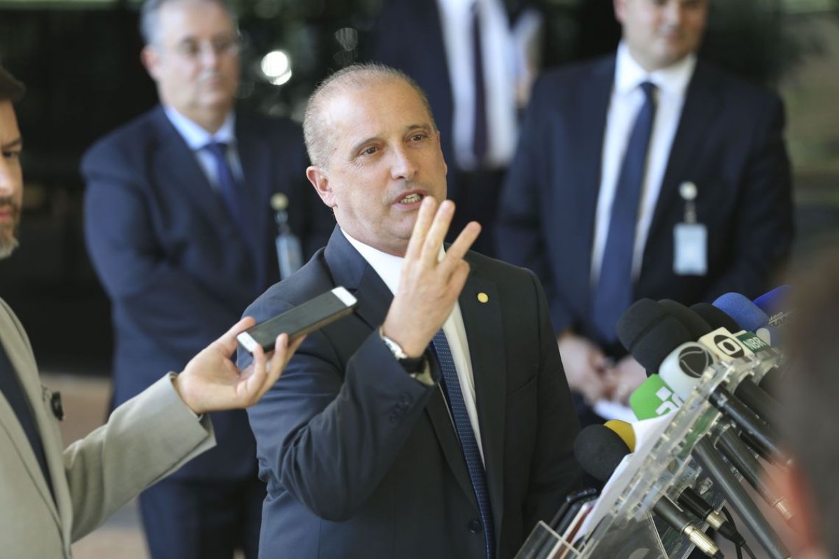 Onyx Lorenzoni demite dois assessores da Casa Civil 