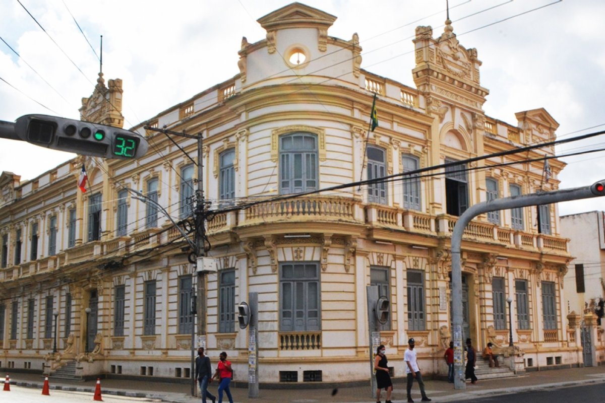 Candidatos cotistas denunciam irregularidades no concurso da Prefeitura de Feira de Santana 