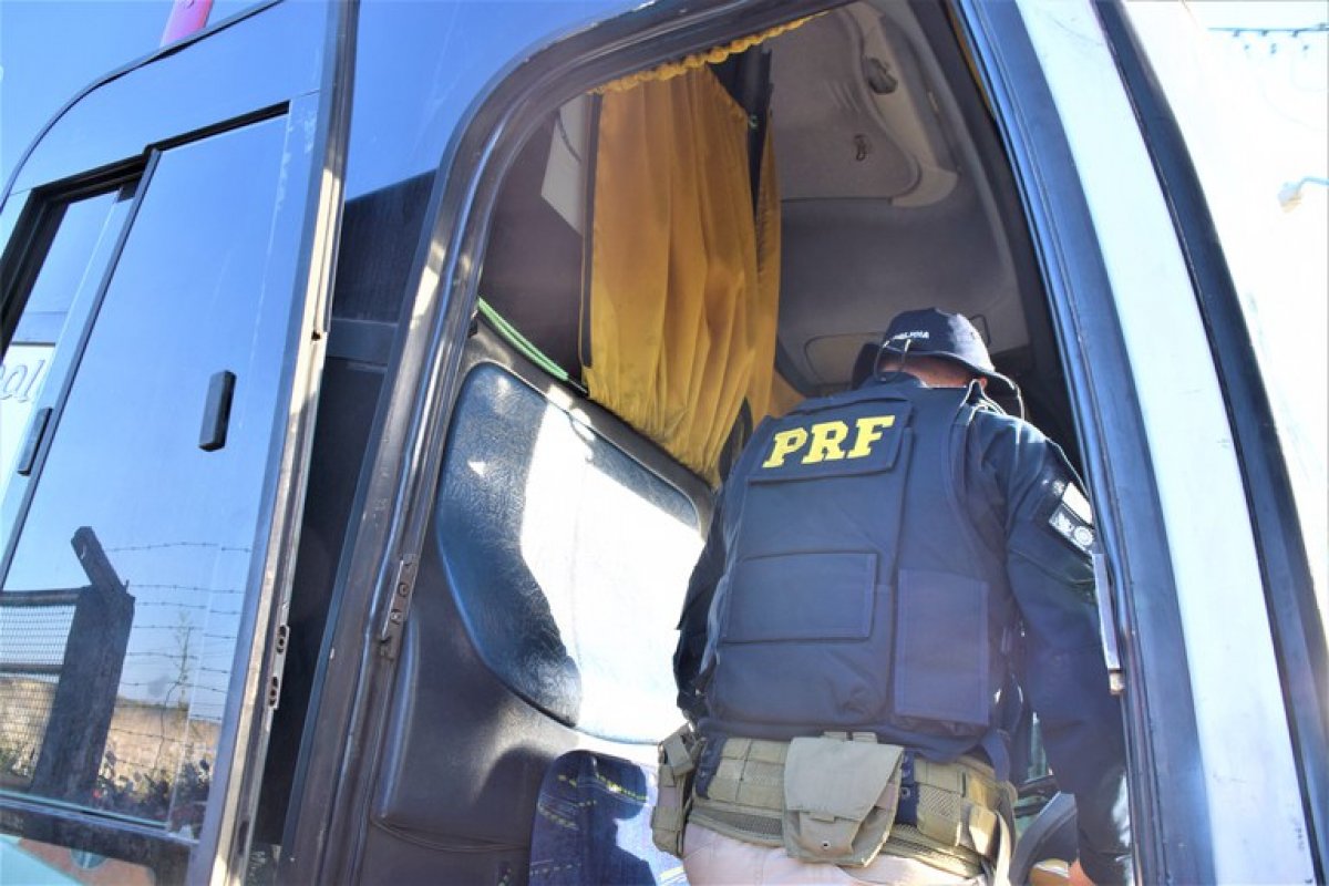Homem é preso em ônibus por abuso sexual contra criança de nove anos na Bahia