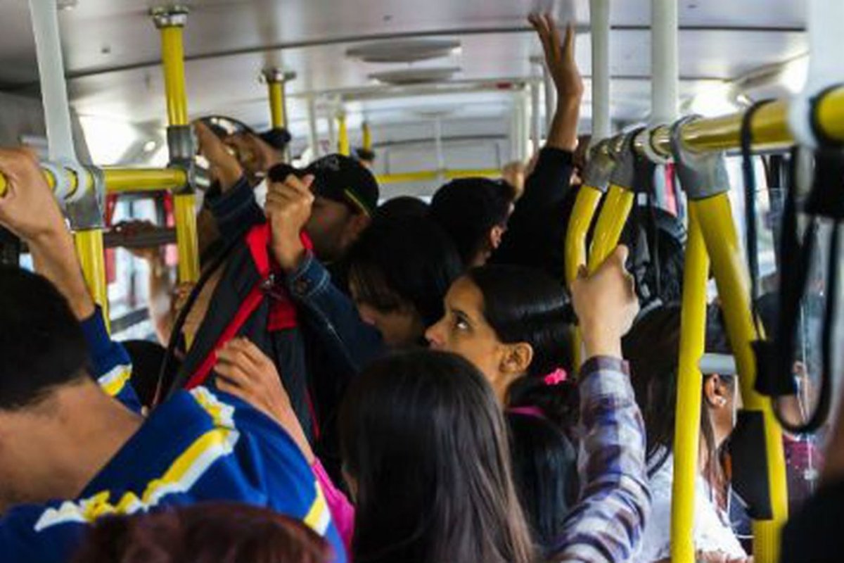 Pesquisa: 97% das mulheres já sofreram assédio em transporte