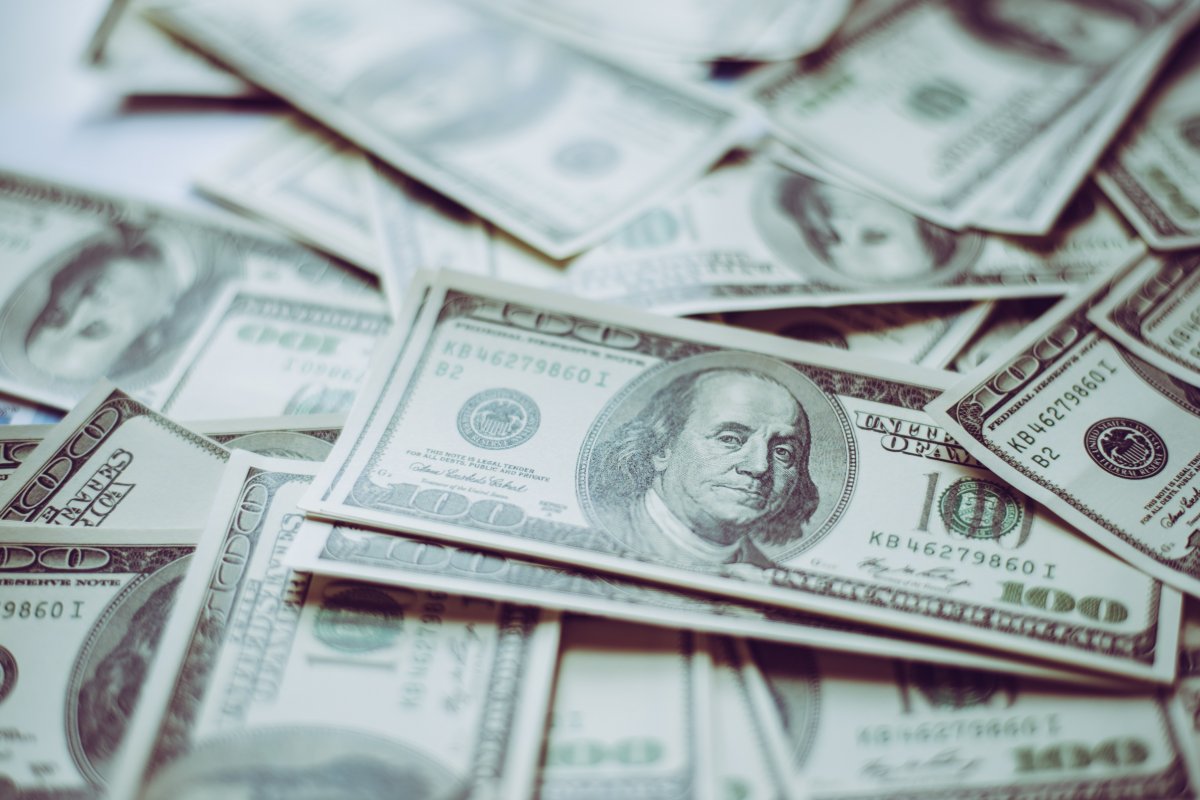 Dólar tem nova alta e fecha a R$ 6,19, segundo maior valor da história