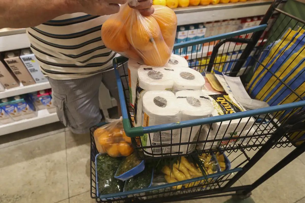 Alimentos devem fechar o ano com alta de 5,4%, afirma estudo