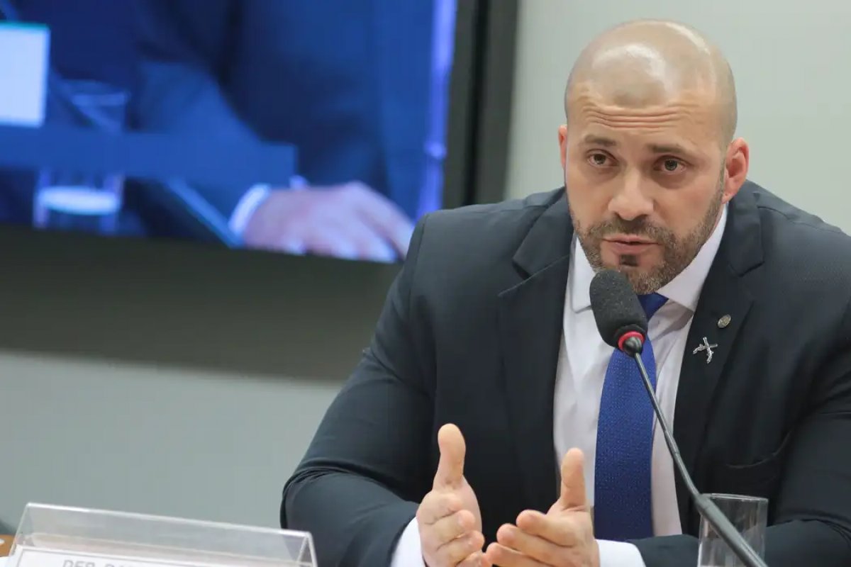 Alexandre de Moraes nega pedido de soltura de Daniel Silveira 