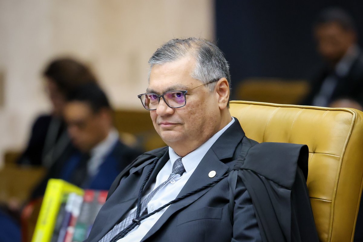 Dino libera parte das emendas bloqueadas, mas fala em 'balbúrdia' no orçamento
