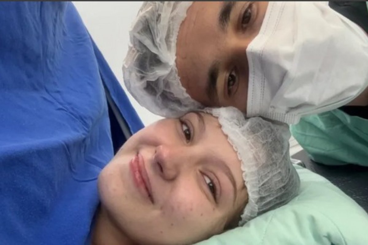 Isabel Veloso dá à luz Arthur, primeiro filho com Lucas Borbas