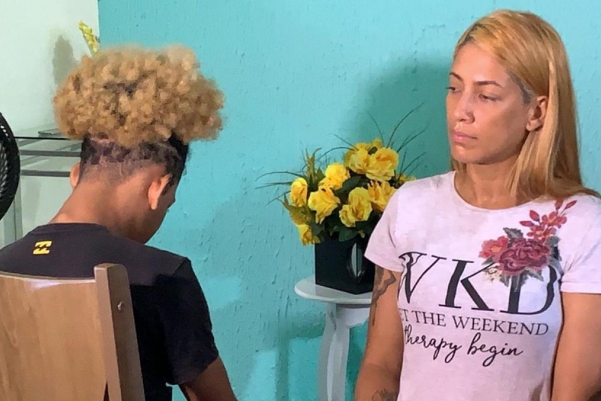 Comandante geral da PM conversa com família do jovem agredido em abordagem policial nesta quarta-feira (5)