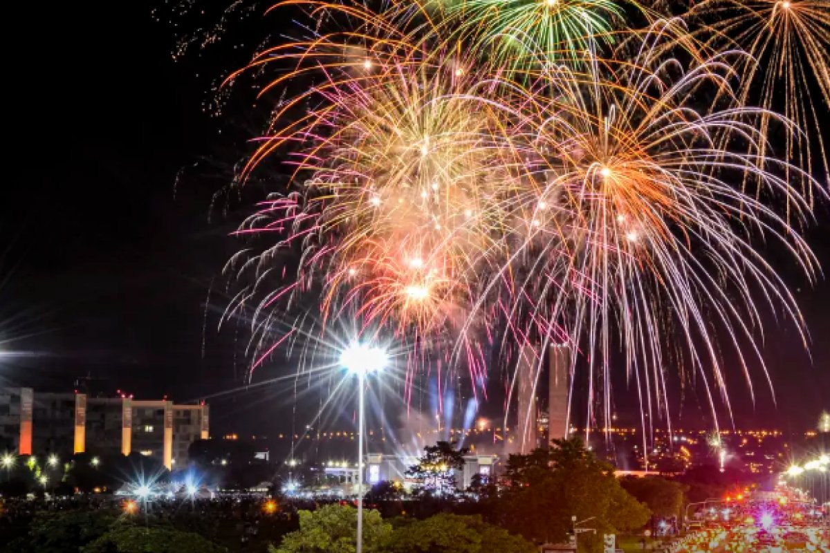 Salvador tem queima de fogos durante virada de ano em diversos bairros