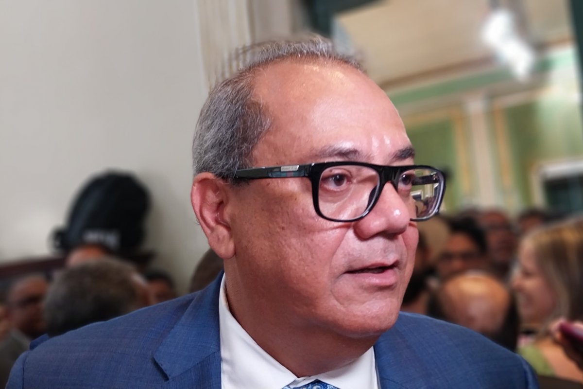 Vídeo: "Eu estou tranquilo", afirma vereador Carlos Muniz sobre recondução para presidência da Câmara