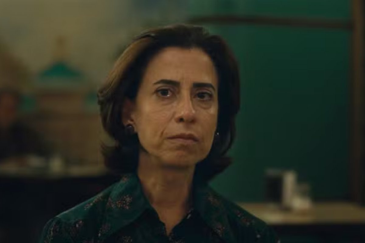 Revista norte americana diz que Fernanda Torres é a atriz favorita a vencer o Globo de Ouro