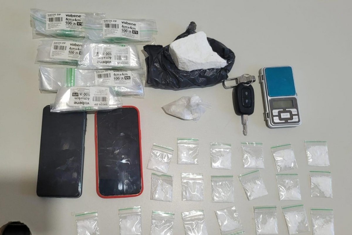 Homem é preso com 22 porções de cocaína na RMS