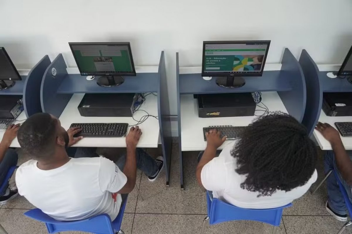 Sesi oferece mais de 10 mil vagas de cursos gratuitos para modalidade EJA; confira a lista de cidades com cursos disponíveis 