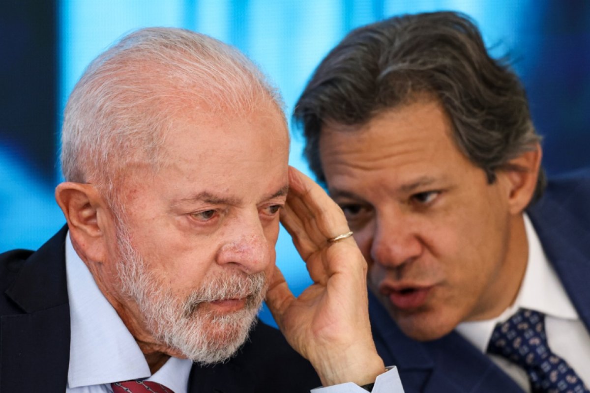 Haddad cancela férias e tem reunião com Lula