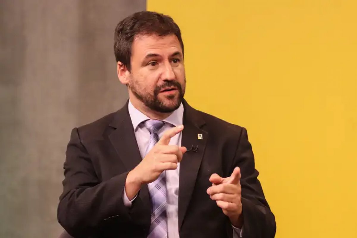 Decisão da Meta é convite à extrema direita, diz secretário do governo Lula