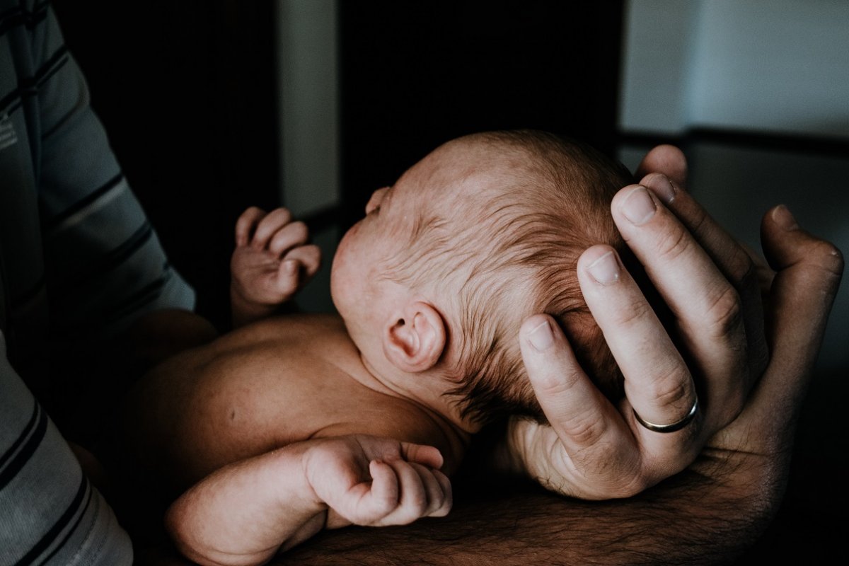 Governo finlandês pretende igualar licença remunerada de pais e mães