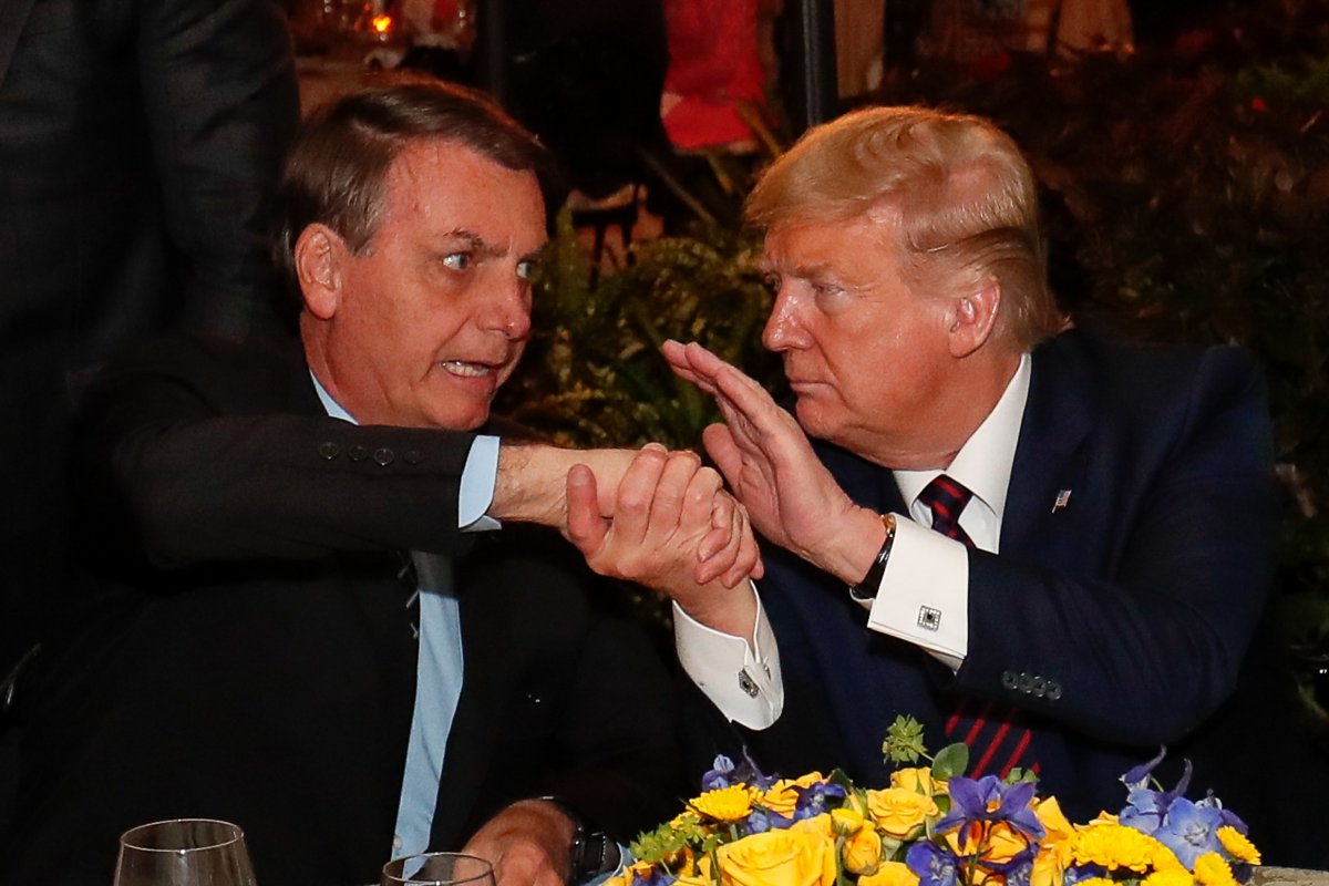 Bolsonaro celebra convite de Trump para posse nos EUA e pede que Moraes libere o passaporte 