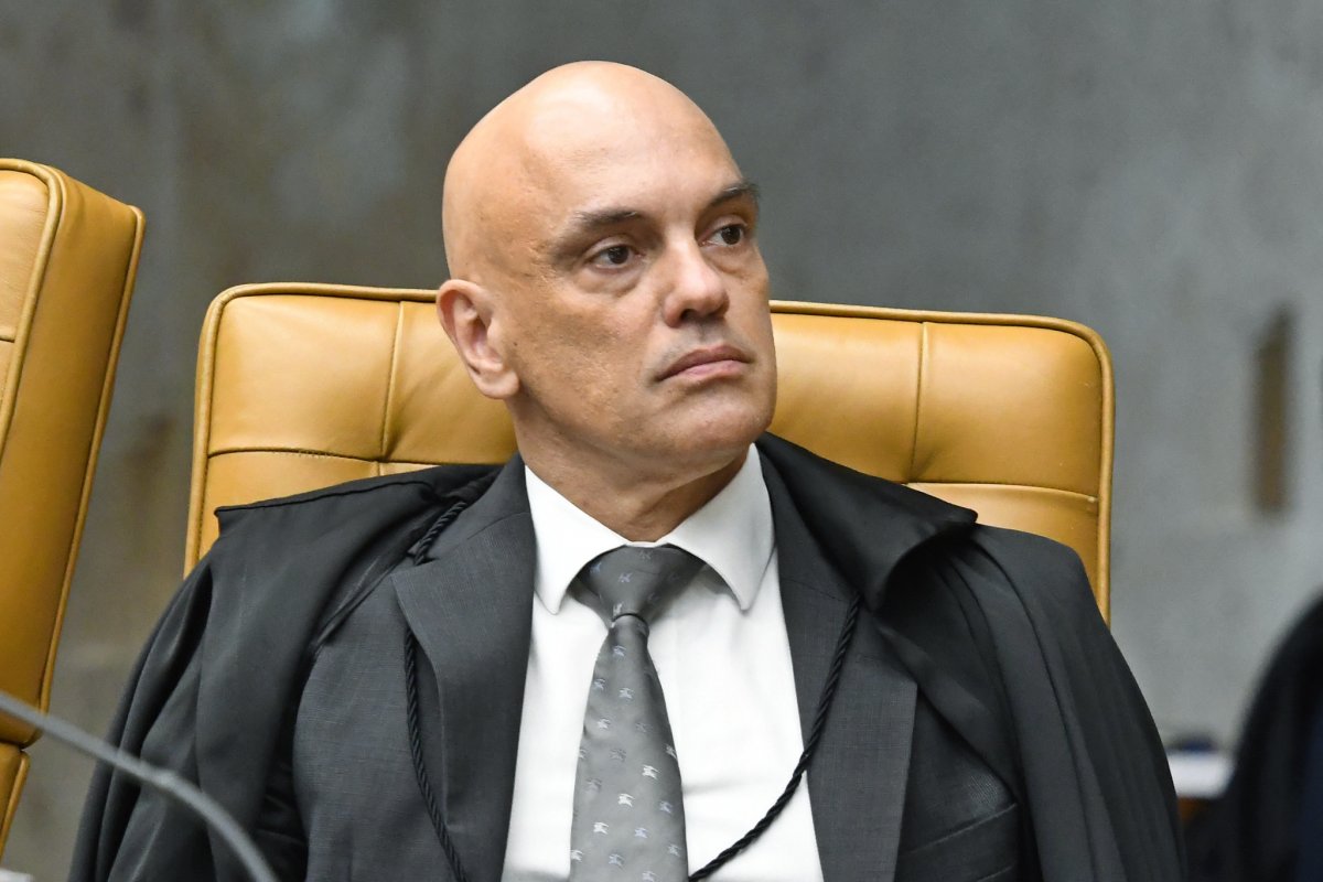 "Só continuarão a operar se respeitarem a legislação brasileira", afirma Alexandre de Moraes defendendo regulamentação de redes sociais