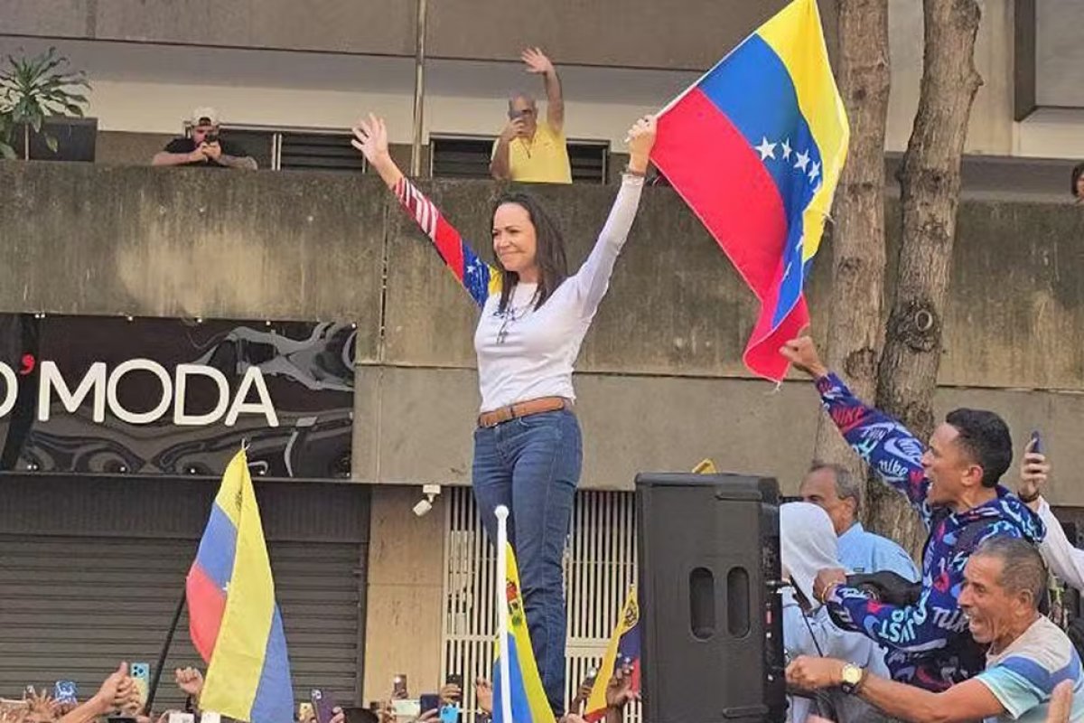 Líder da oposição, María Corina Machado é detida depois de sair de protesto contra Maduro
