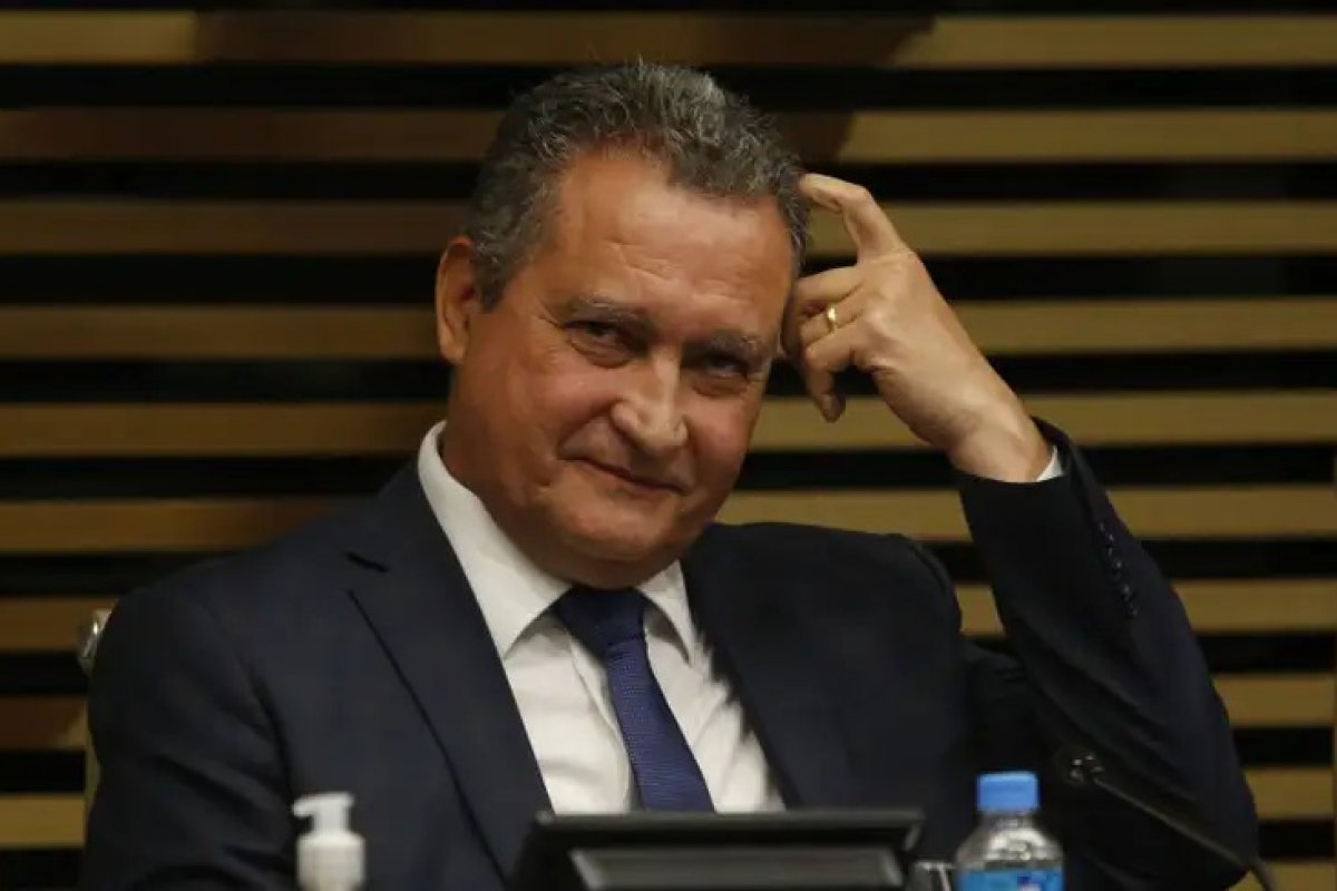 Vídeo: Rui é massacrado na web por preocupação com Meta: ‘vai cuidar da segurança, ministro’  