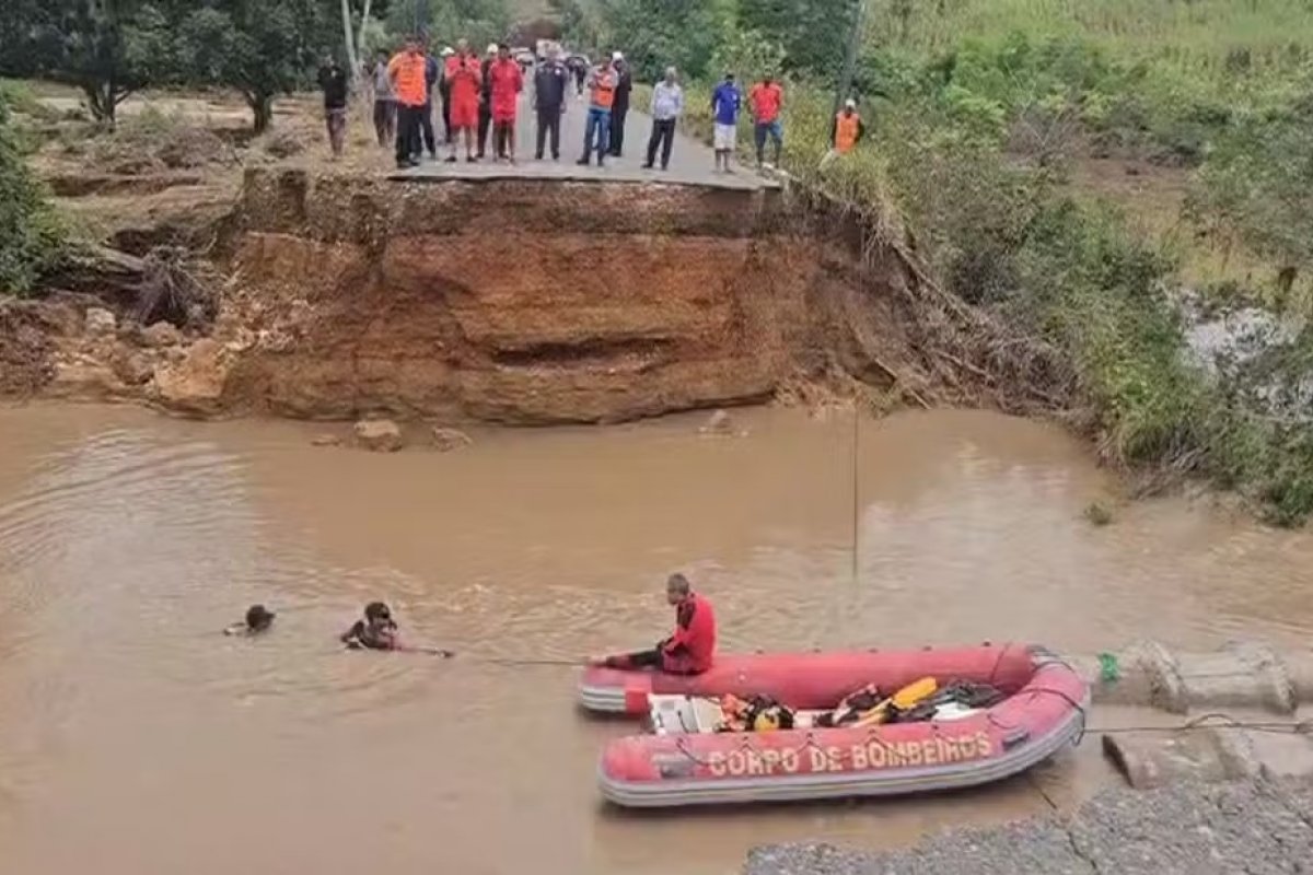 Queda de trecho de rodovia em Sergipe deixa dois mortos e um desaparecido; vítimas são da mesma família