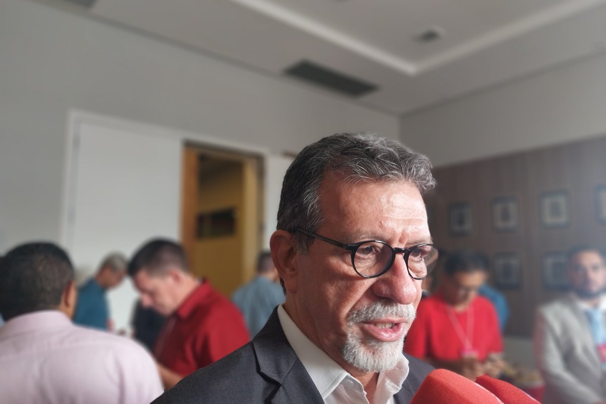 Afonso Florence nega saída da Casa Civil, confirma aumento do metrô e articula ponte Salvador-Itaparica no PAC