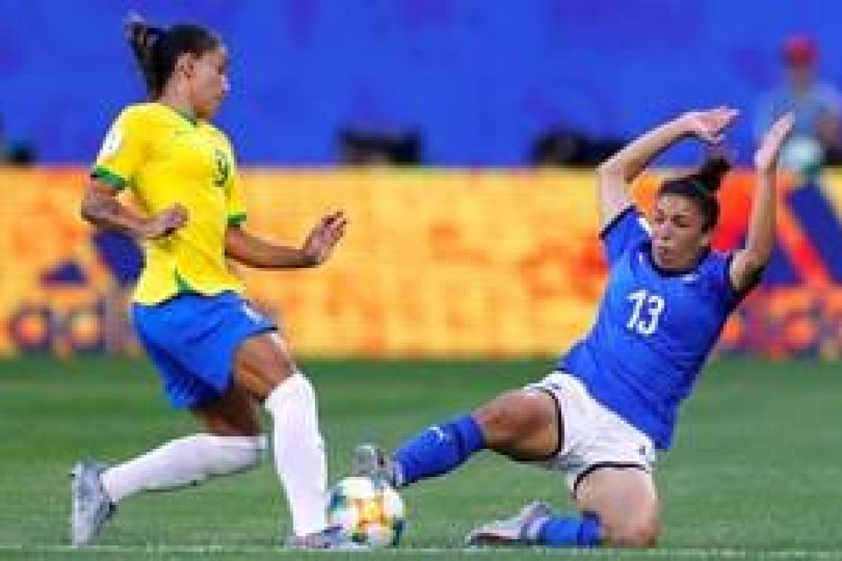 Brasil vai empatando com a Itália pela Copa do Mundo