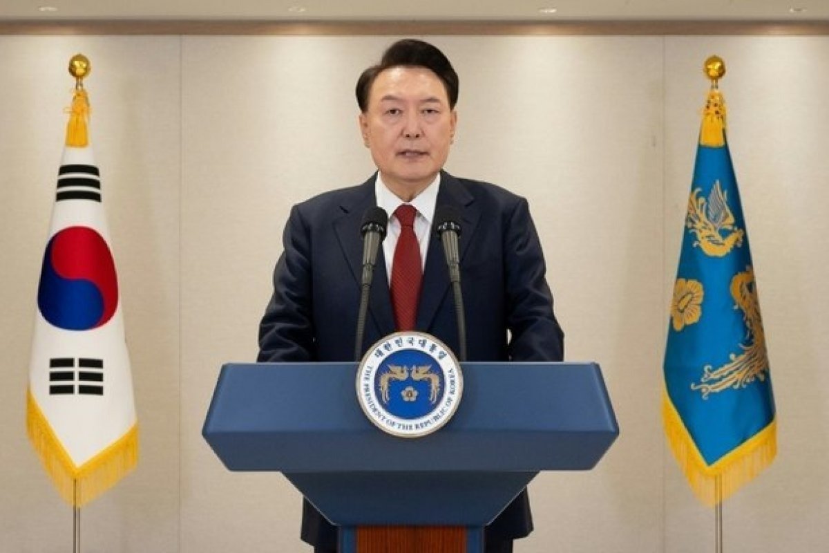 Após ser preso, presidente afastado da Coreia do Sul volta a defender que lei marcial ‘não é crime’