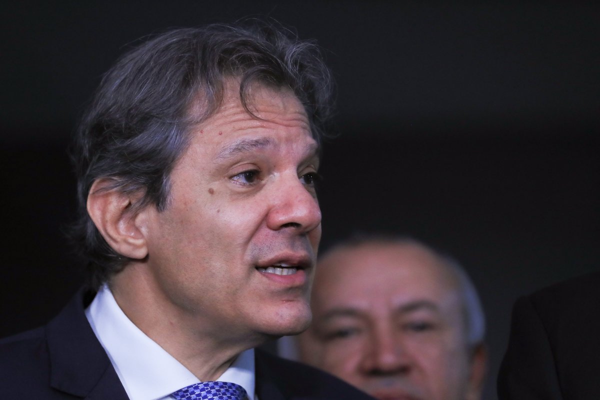 Haddad nega diminuição no uso do Pix e diz que governo estuda medidas criminais contra fake news